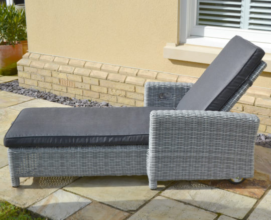 Deluxe Sunlounger 1